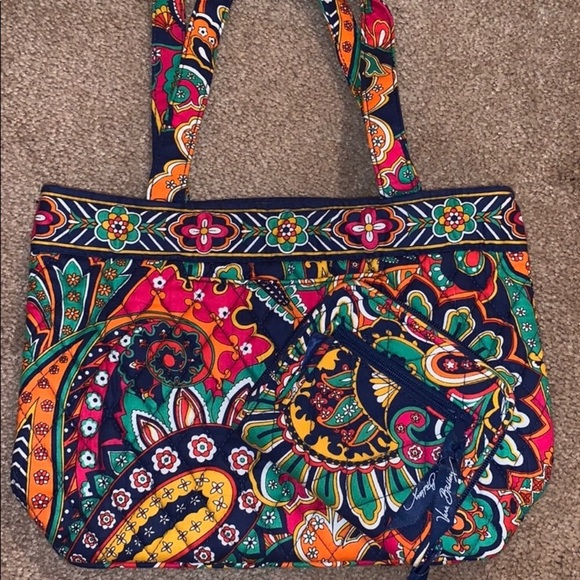 Vera Bradley Handbags - Vera Bradley Lunch Tote And Wallet ❤️